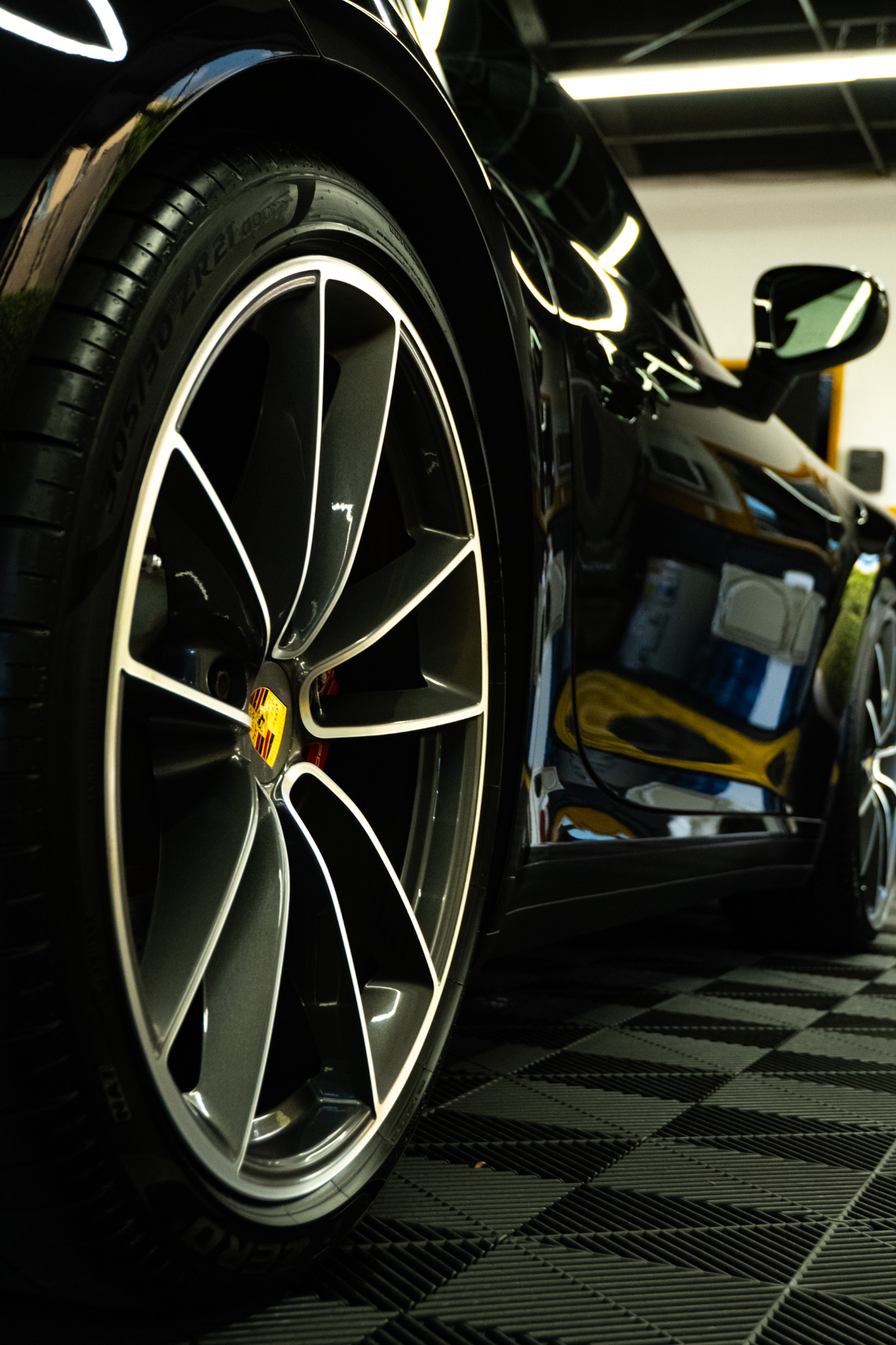 Porsche 911 wheel and lower body profile in the Flex studio